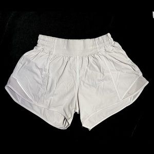 LULULEMON hotty hot shorts white